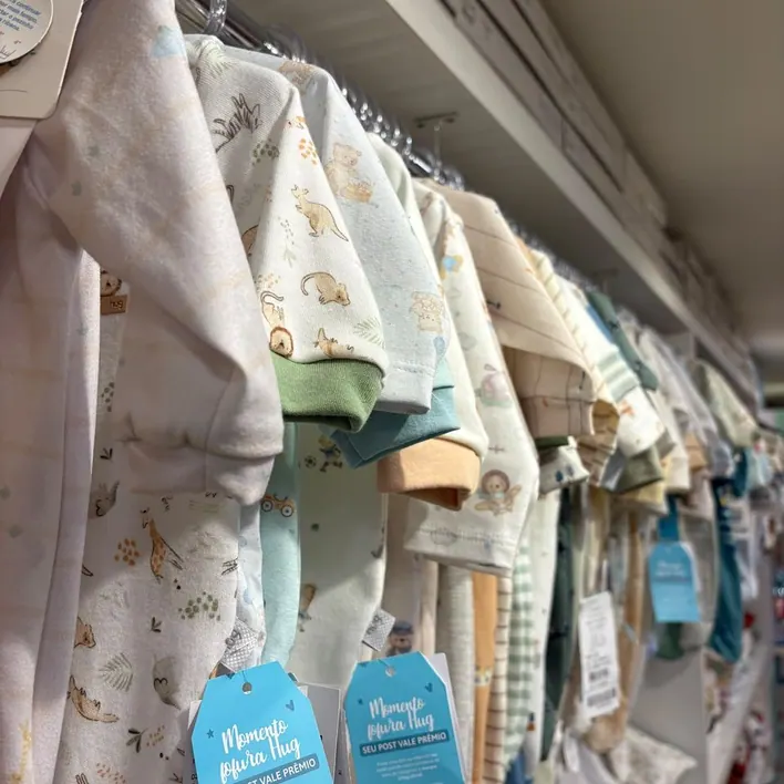 Macacões de bebê na arara da Pirulito Baby